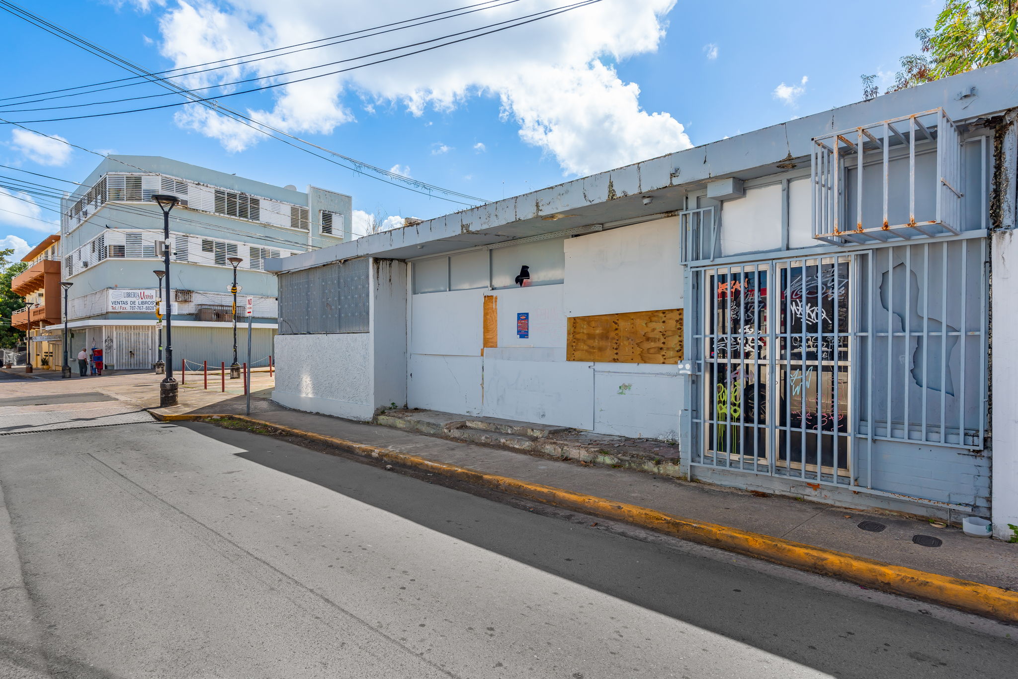 1051 Brumbaugh — fachada lateral