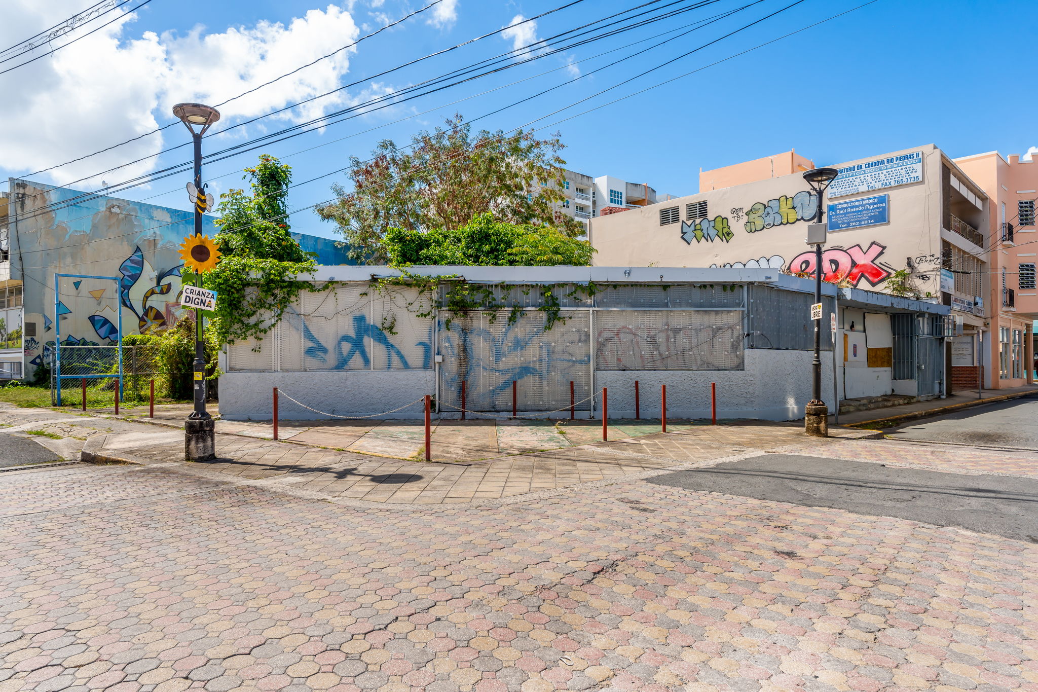 1053 Brumbaugh — fachada principal sobre Calle Brumbaugh